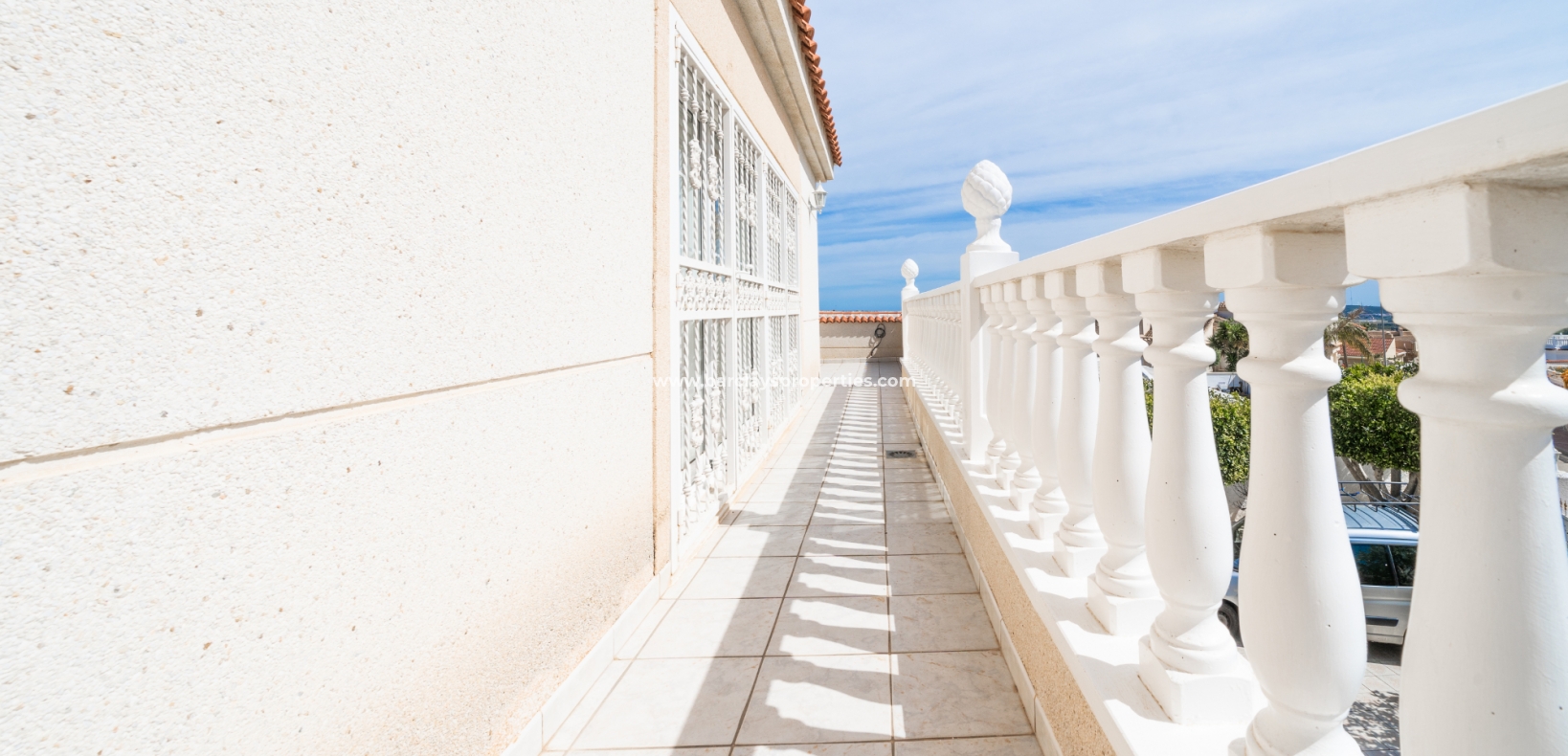 Resale - Freistendhe Villa - Urb. La Marina