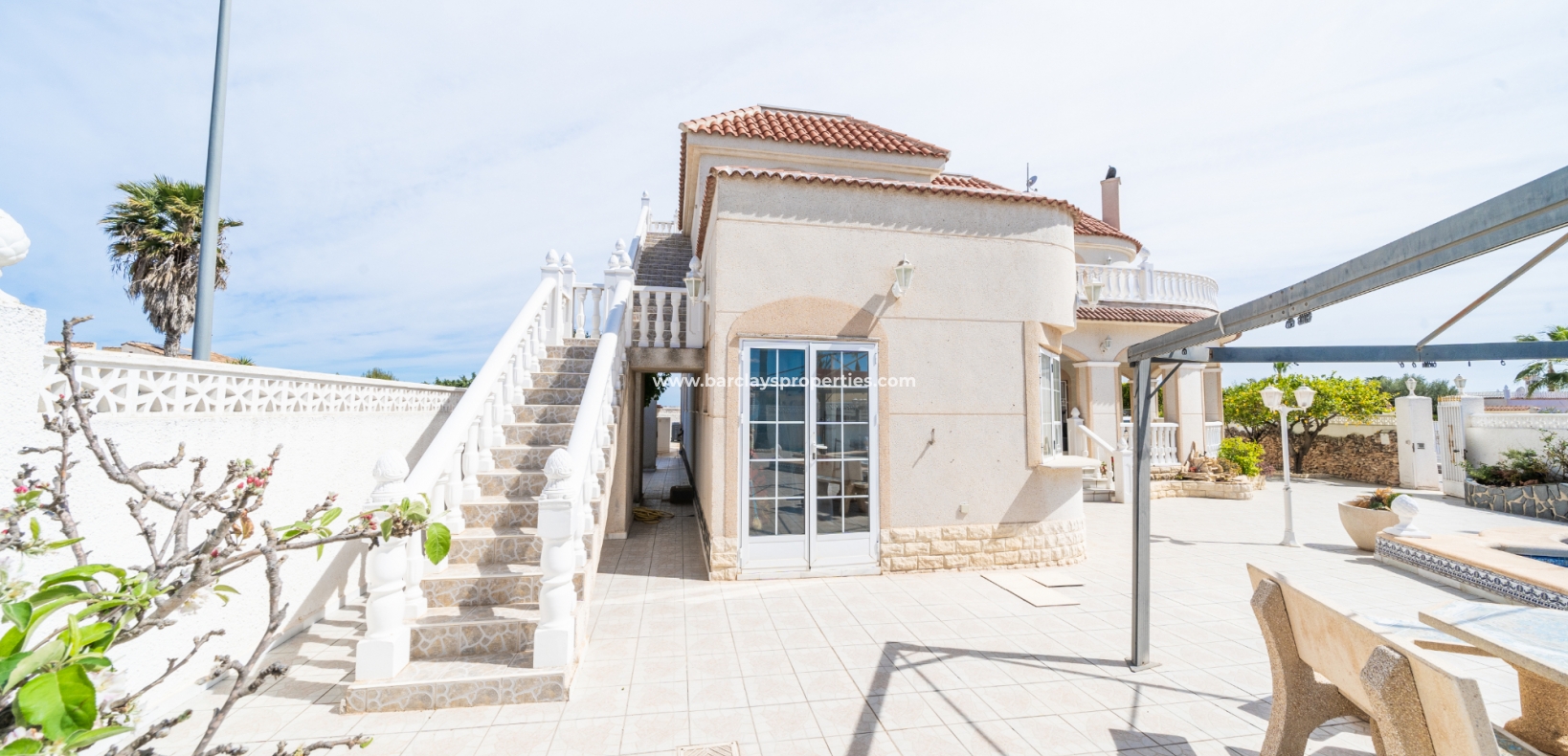 Resale - Freistendhe Villa - Urb. La Marina