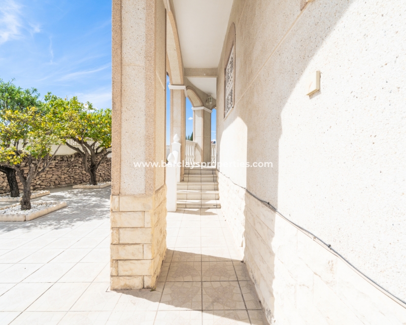 Resale - Freistendhe Villa - Urb. La Marina