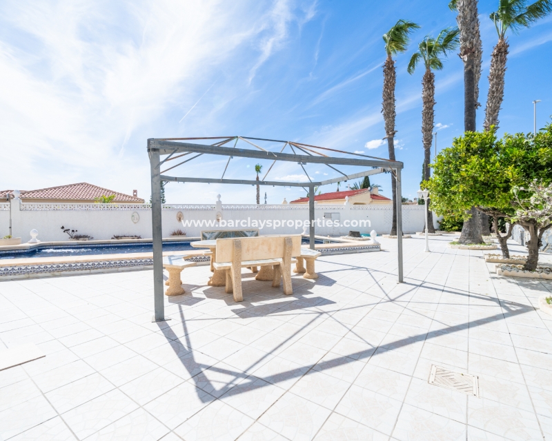 Resale - Freistendhe Villa - Urb. La Marina