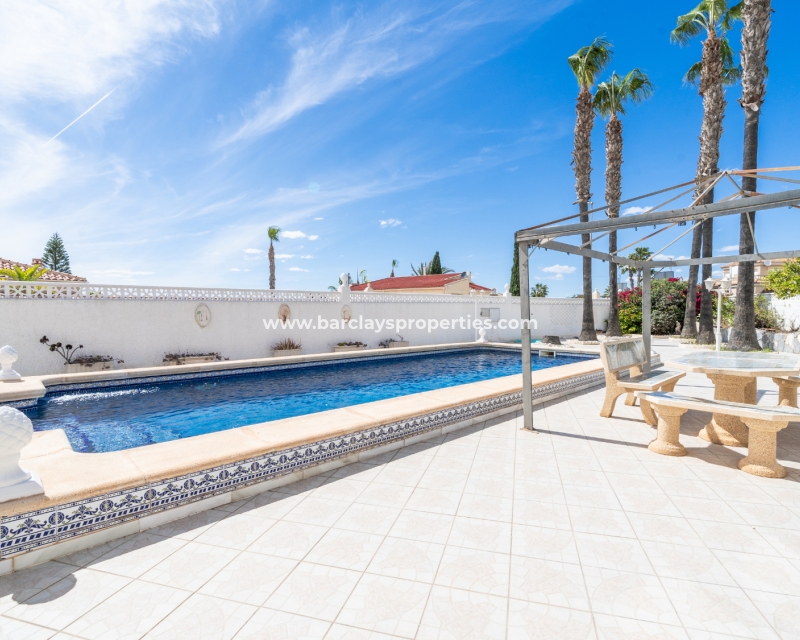 Resale - Freistendhe Villa - Urb. La Marina