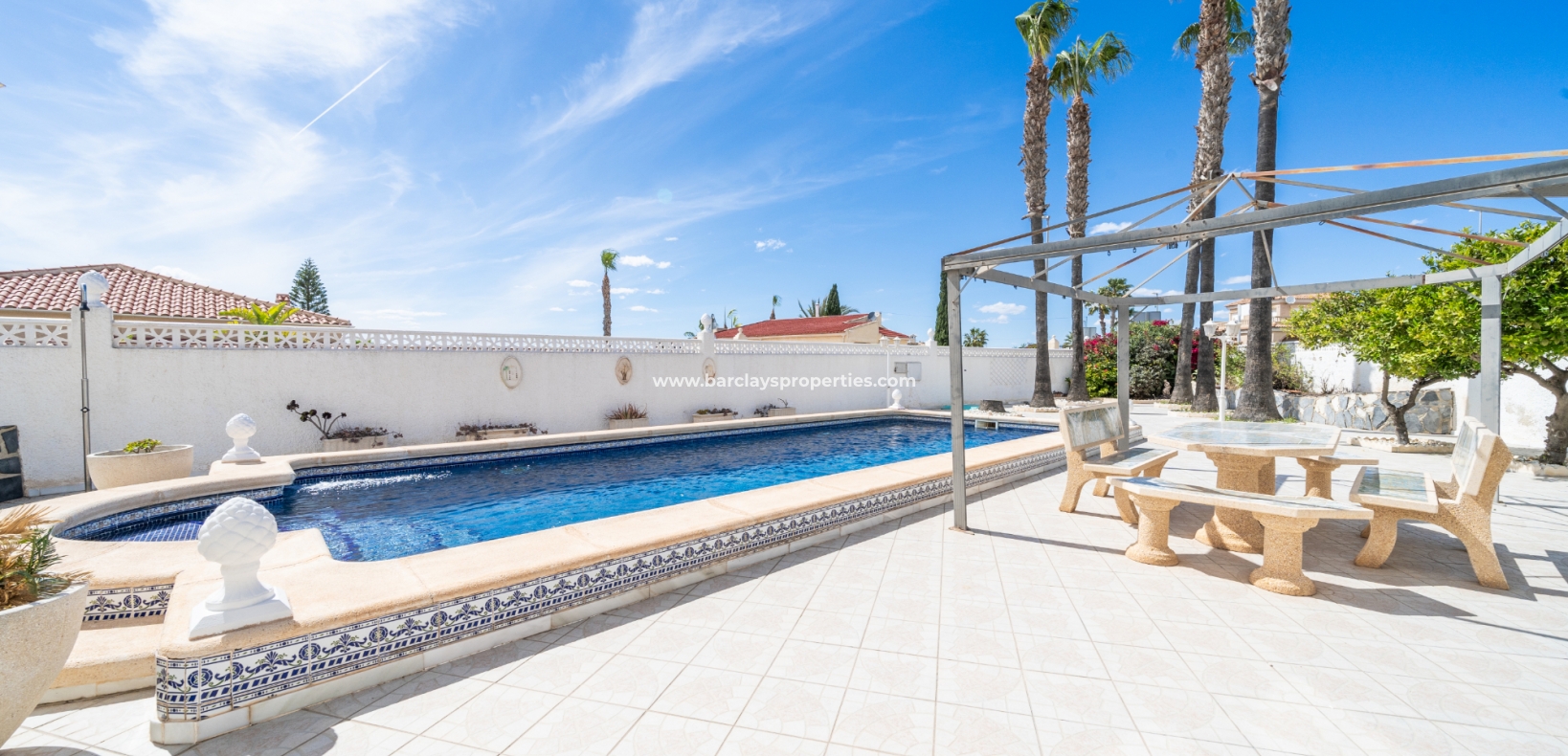 Resale - Freistendhe Villa - Urb. La Marina