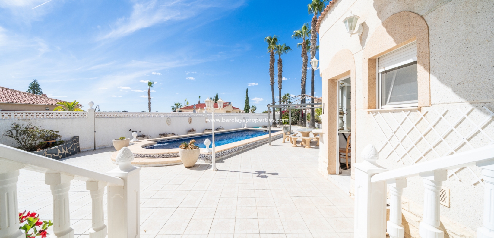 Resale - Freistendhe Villa - Urb. La Marina