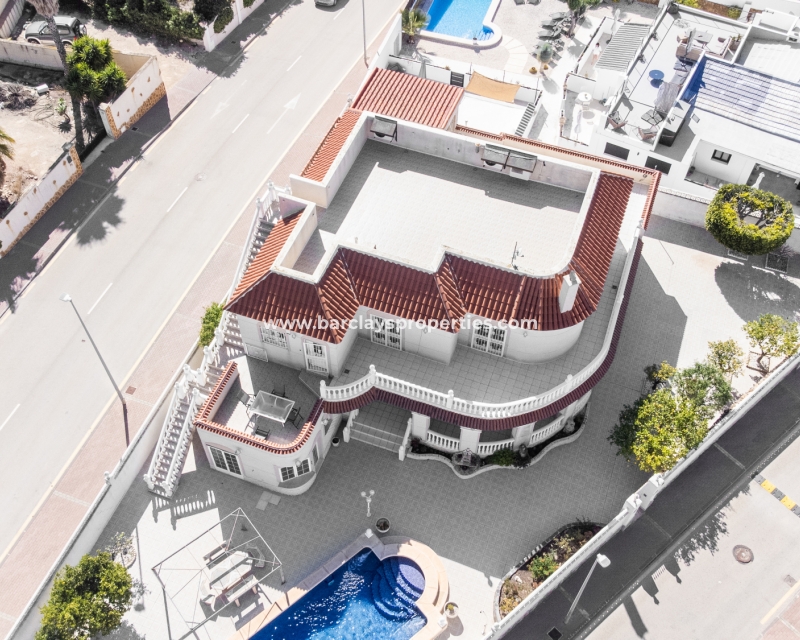 Resale - Freistendhe Villa - Urb. La Marina