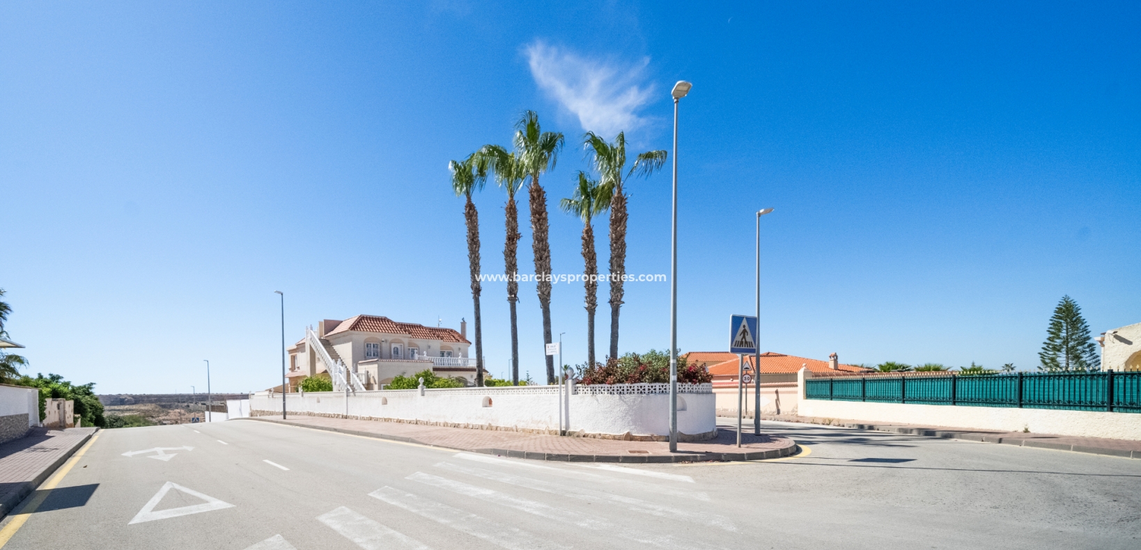 Resale - Freistendhe Villa - Urb. La Marina