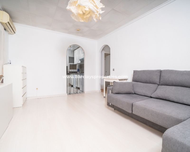 Resale - Freistendhe Villa - Urb. La Marina