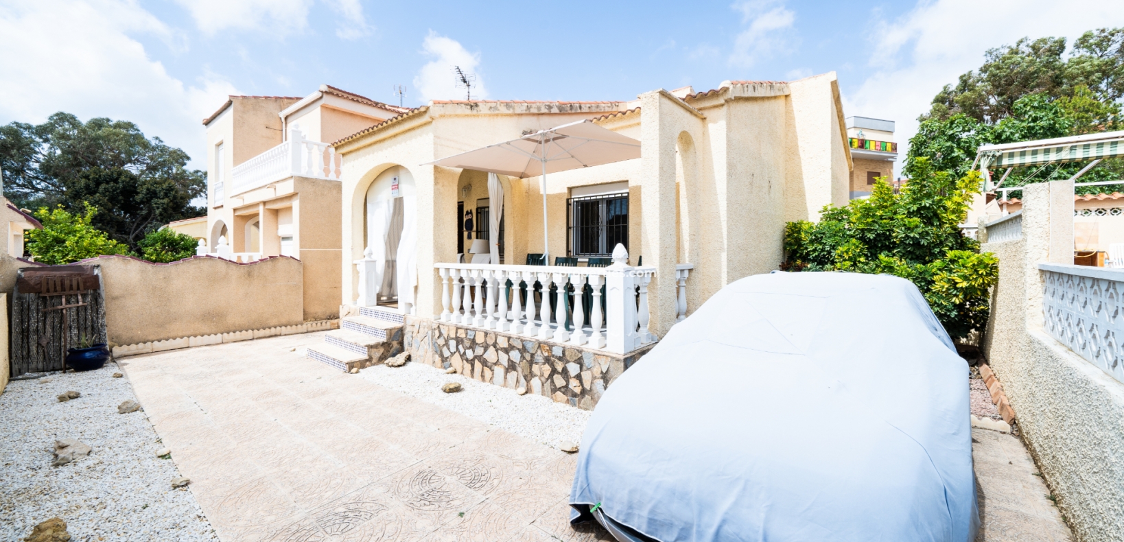 Resale - Freistendhe Villa - Urb. La Marina