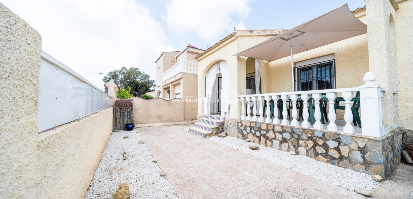 Resale - Freistendhe Villa - Urb. La Marina