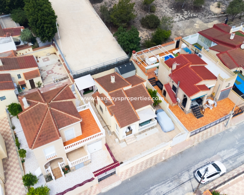 Resale - Freistendhe Villa - Urb. La Marina