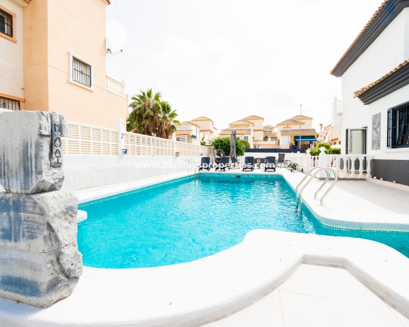 Resale - Freistendhe Villa - Urb. La Marina