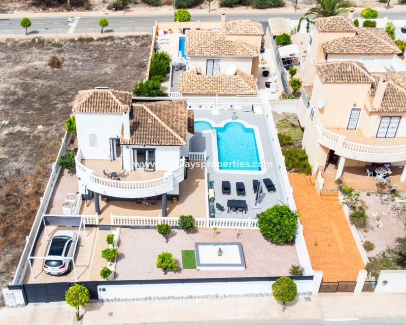 Resale - Freistendhe Villa - Urb. La Marina