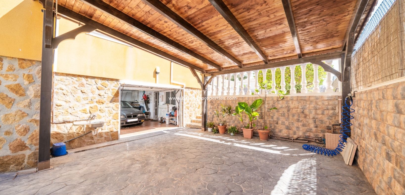 Resale - Freistendhe Villa - Urb. La Marina