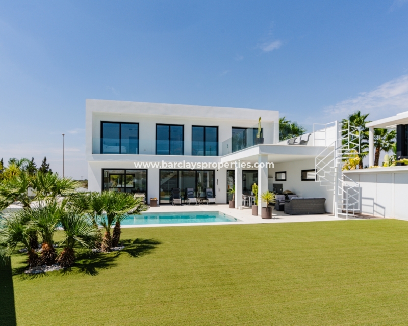 Resale - Freistendhe Villa - Urb. La Marina