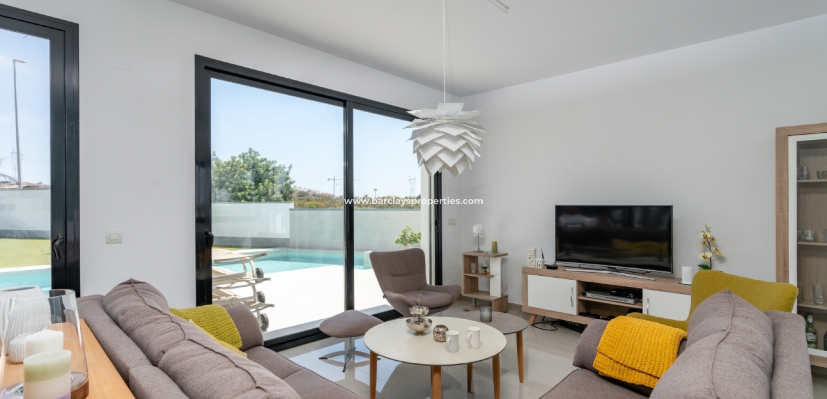 Resale - Freistendhe Villa - Urb. La Marina