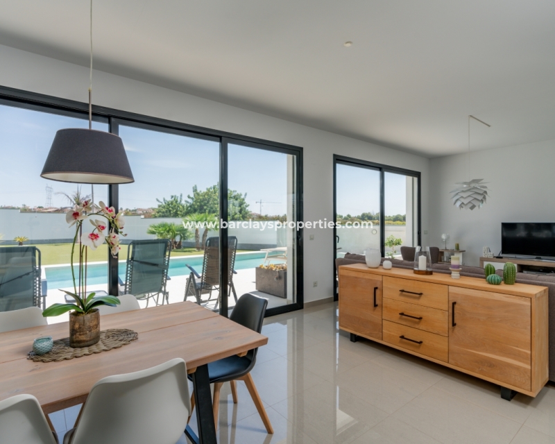 Resale - Freistendhe Villa - Urb. La Marina