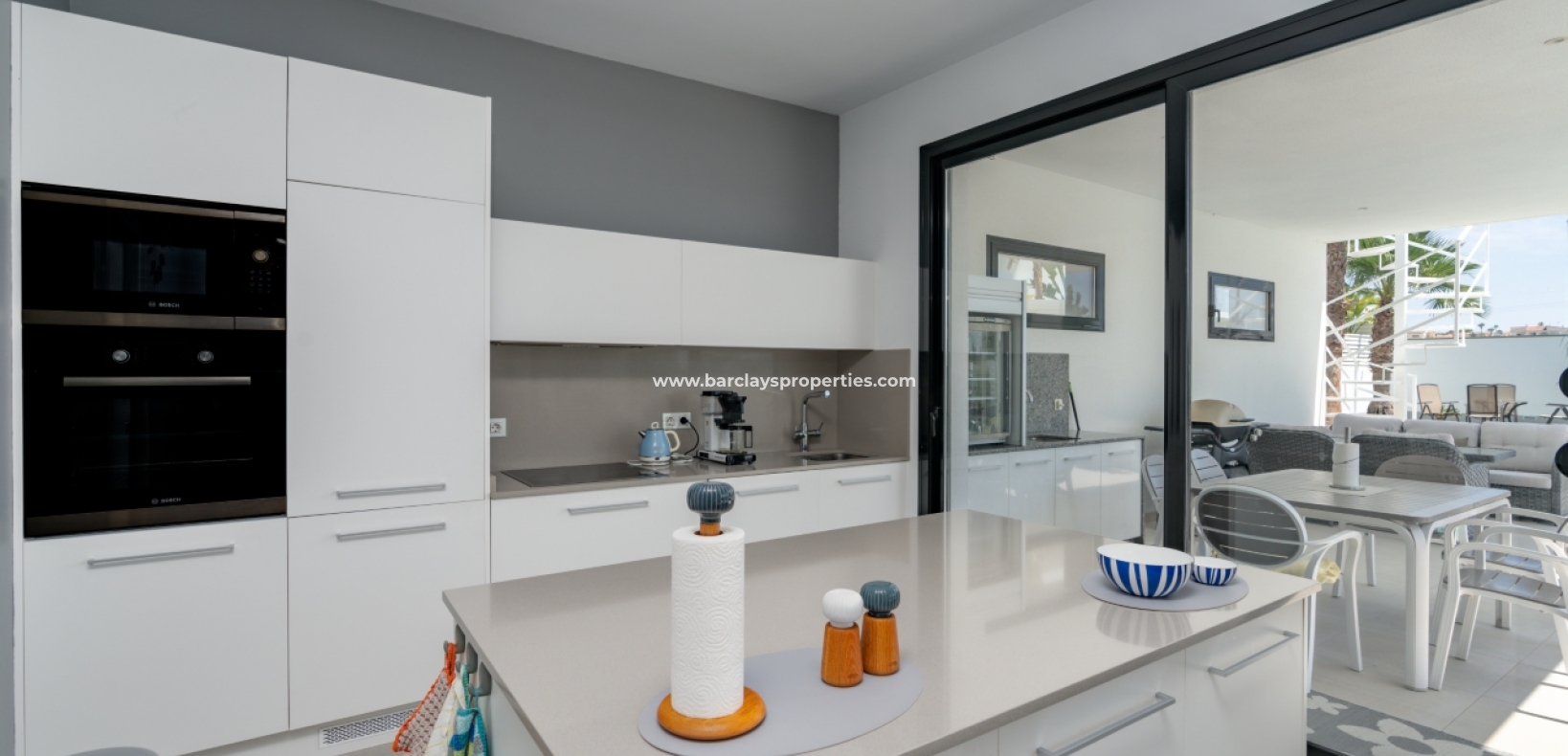 Resale - Freistendhe Villa - Urb. La Marina