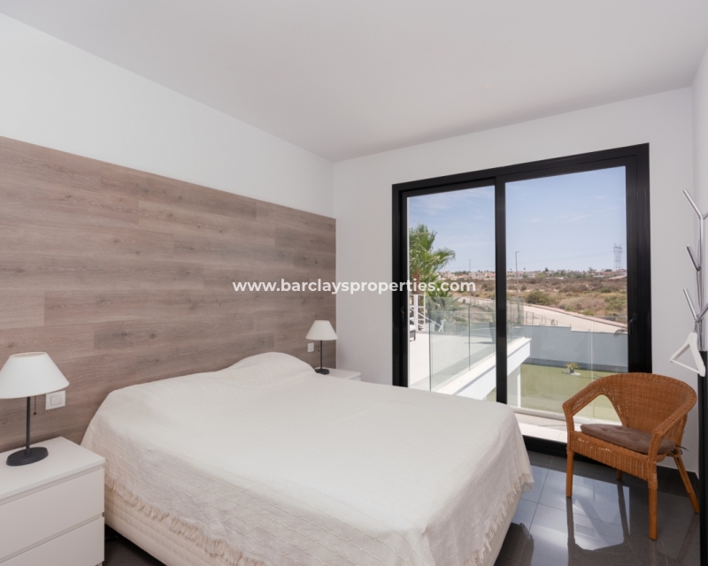 Resale - Freistendhe Villa - Urb. La Marina