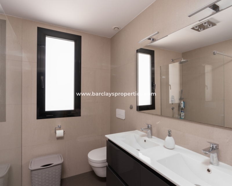 Resale - Freistendhe Villa - Urb. La Marina