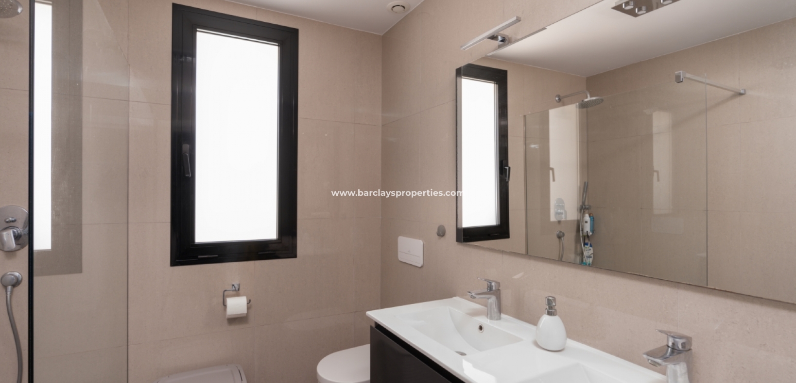 Resale - Freistendhe Villa - Urb. La Marina