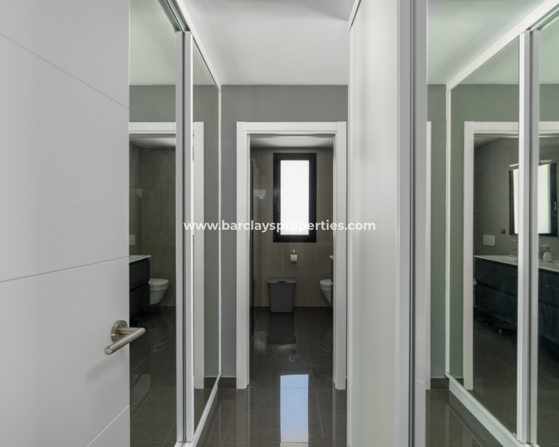 Resale - Freistendhe Villa - Urb. La Marina