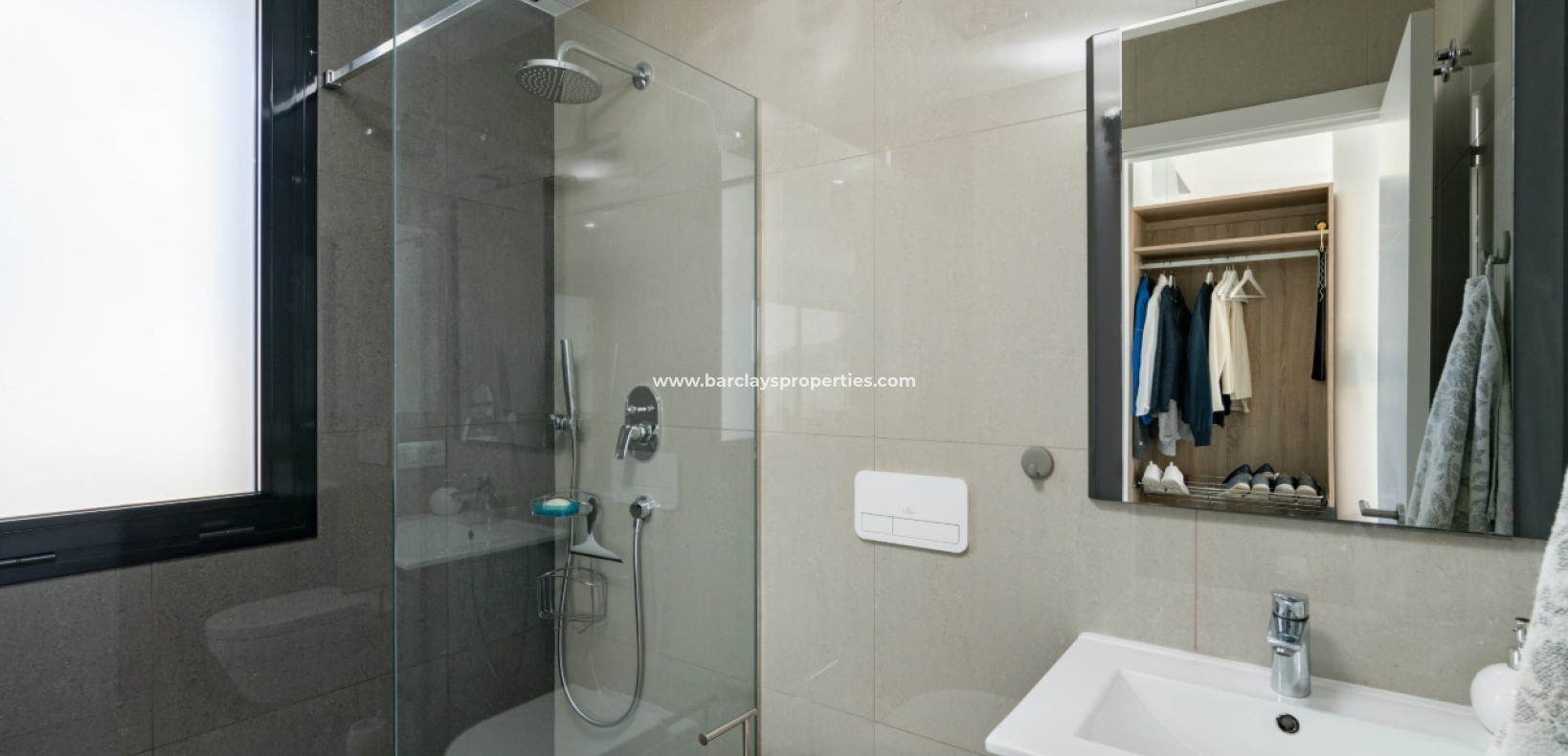 Resale - Freistendhe Villa - Urb. La Marina