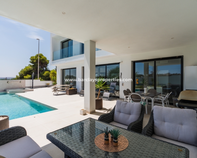 Resale - Freistendhe Villa - Urb. La Marina