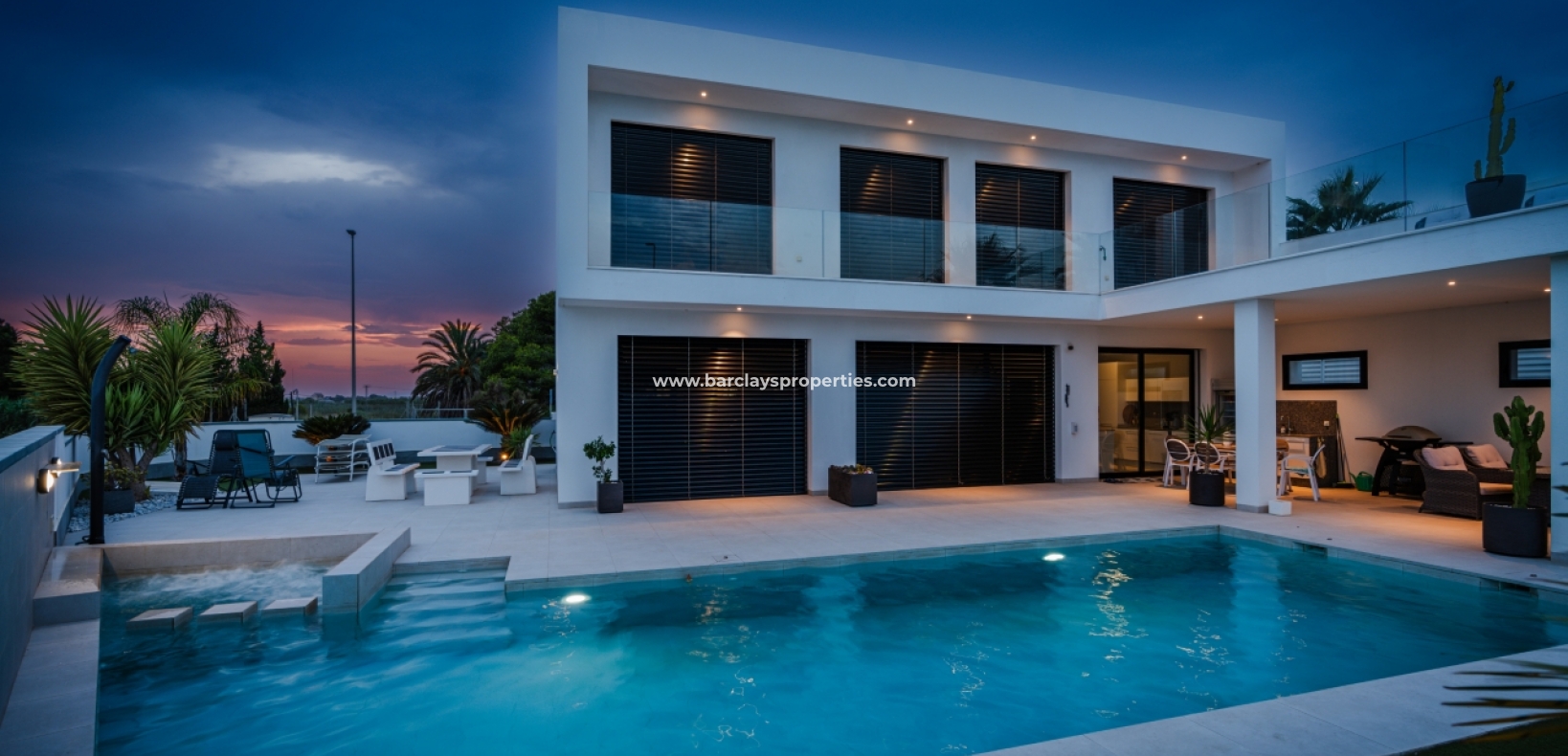 Resale - Freistendhe Villa - Urb. La Marina