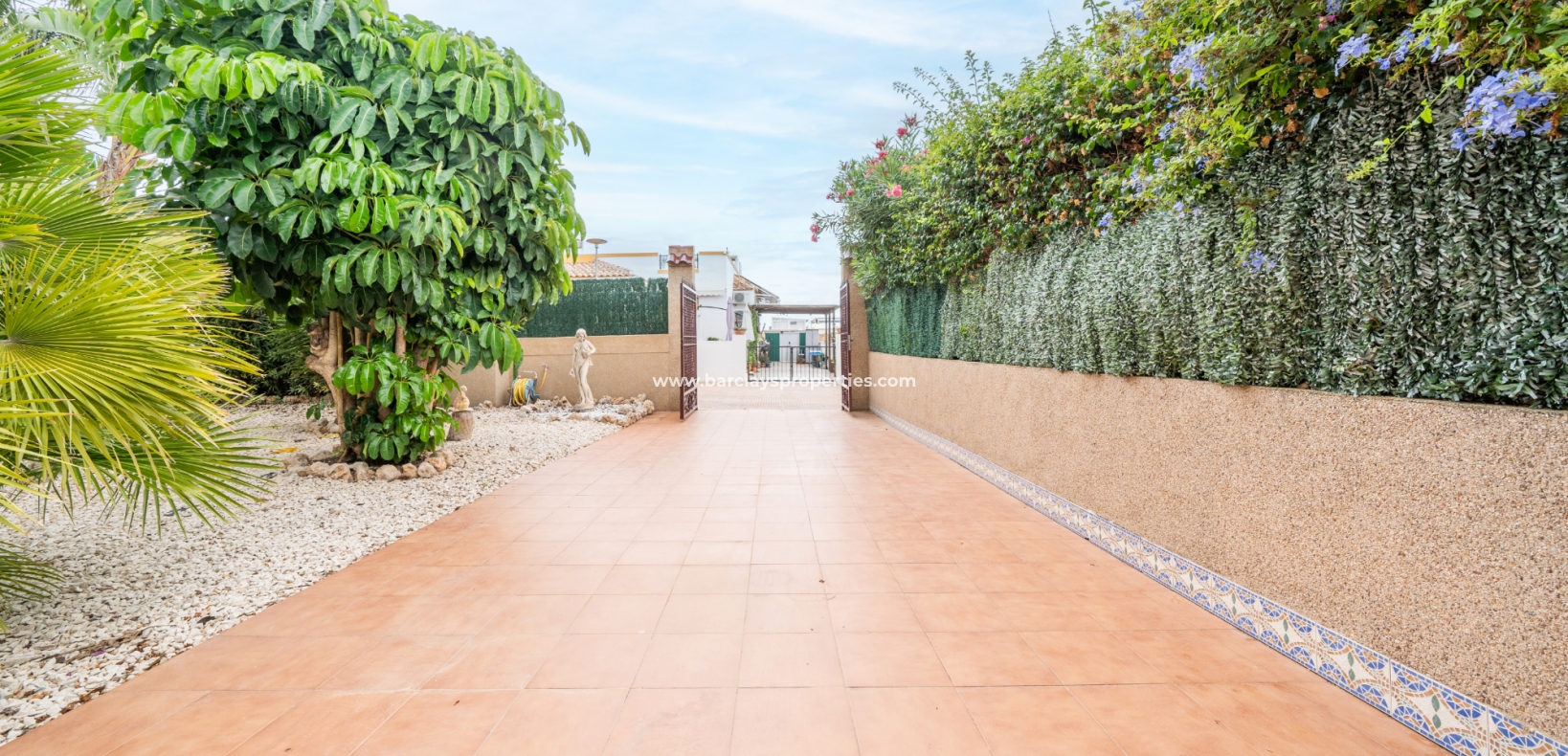 Resale - Freistendhe Villa - Urb. La Marina