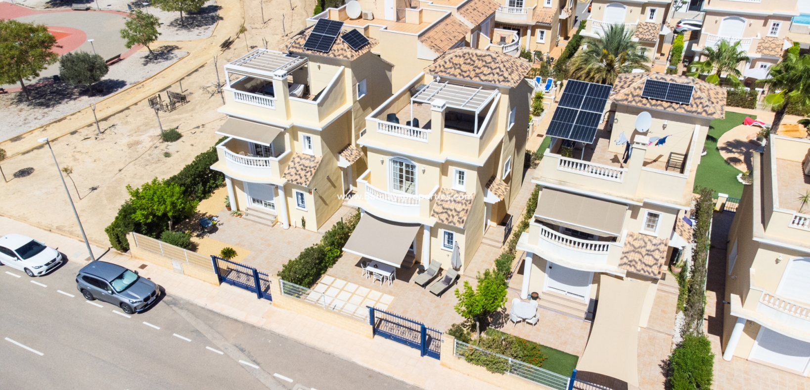 Resale - Freistendhe Villa - Urb. La Marina