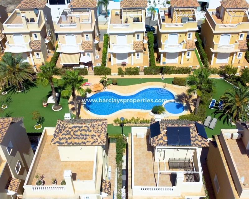 Resale - Freistendhe Villa - Urb. La Marina