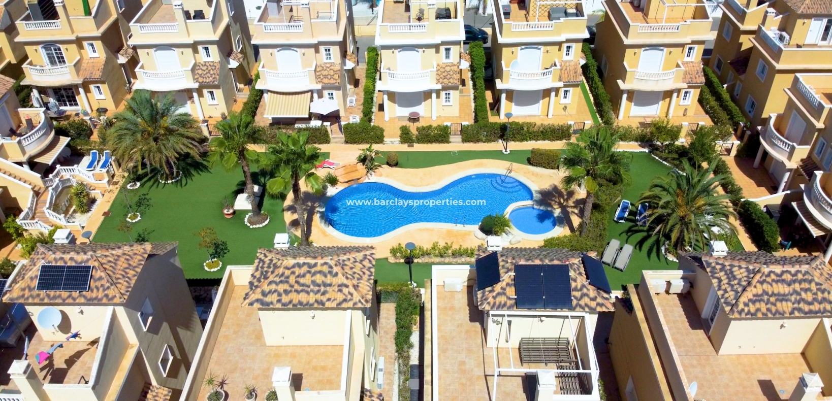 Resale - Freistendhe Villa - Urb. La Marina