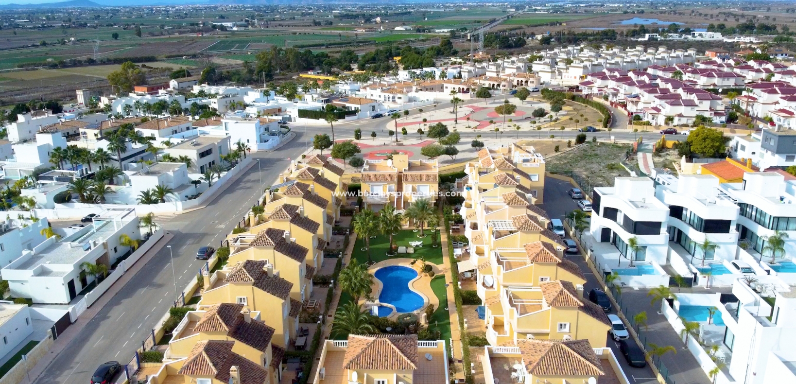 Resale - Freistendhe Villa - Urb. La Marina