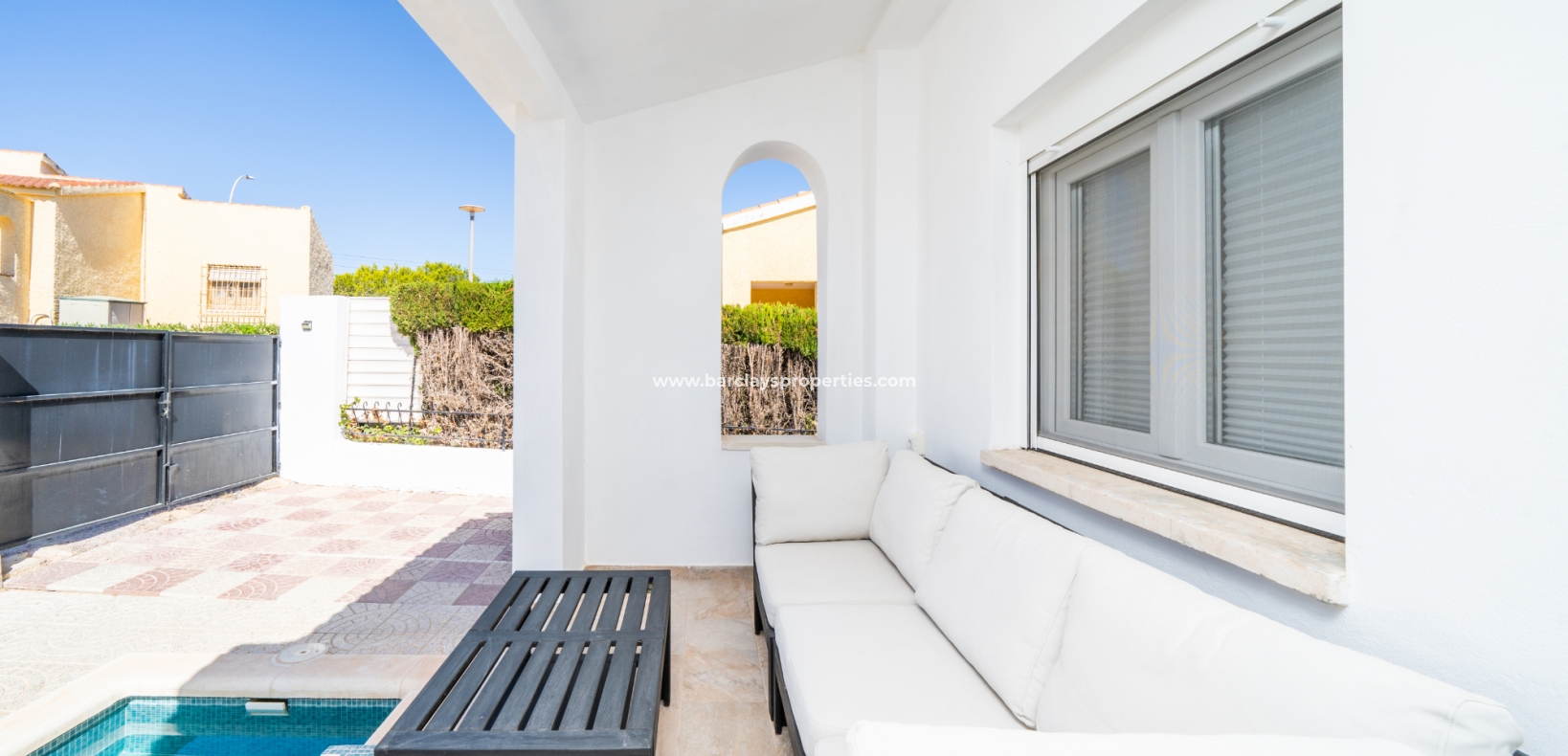 Resale - Freistendhe Villa - Urb. La Marina