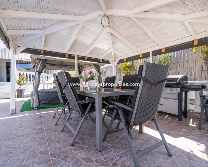 Resale - Freistendhe Villa - Urb. La Marina