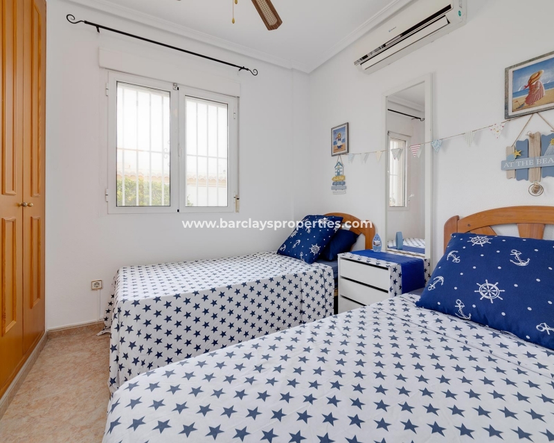 Resale - Freistendhe Villa - Urb. La Marina