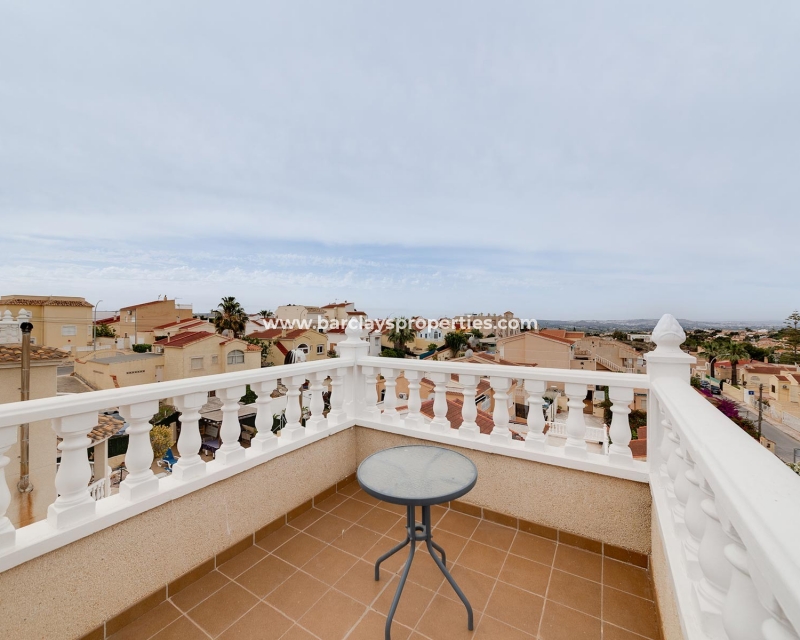 Resale - Freistendhe Villa - Urb. La Marina