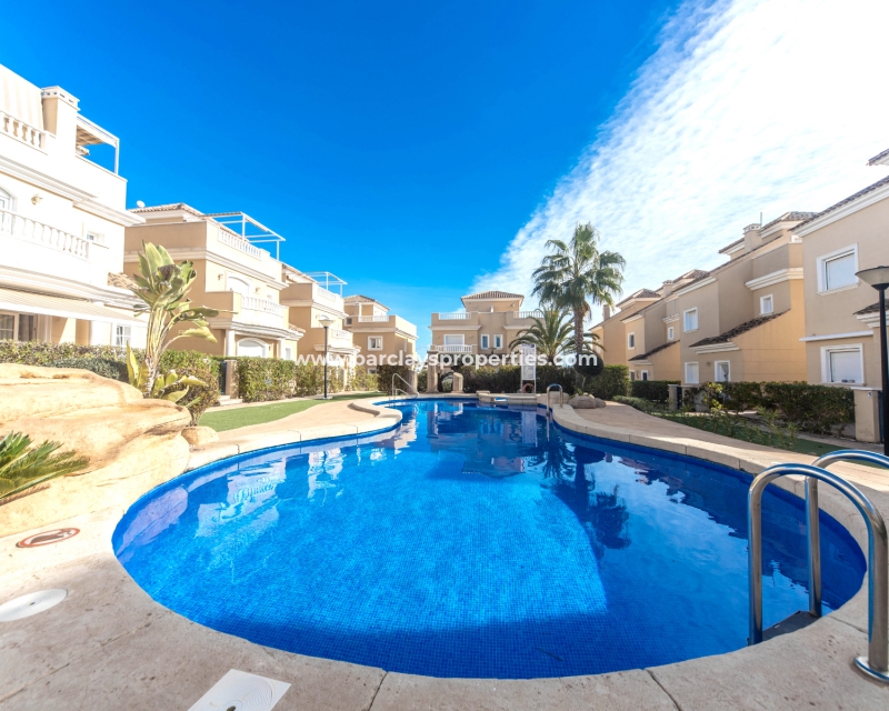 Resale - Freistendhe Villa - Urb. La Marina