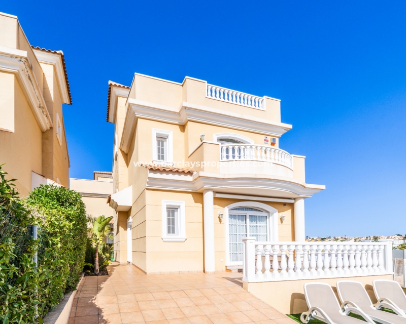 Resale - Freistendhe Villa - Urb. La Marina