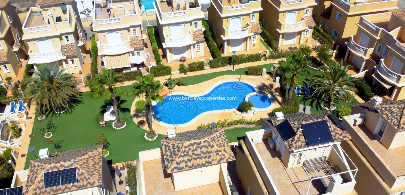 Resale - Freistendhe Villa - Urb. La Marina