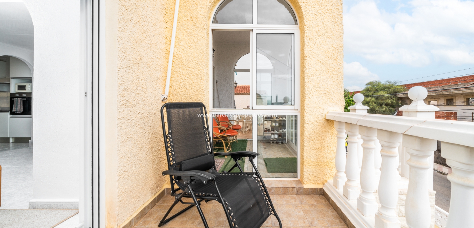 Resale - Freistendhe Villa - Urb. La Marina