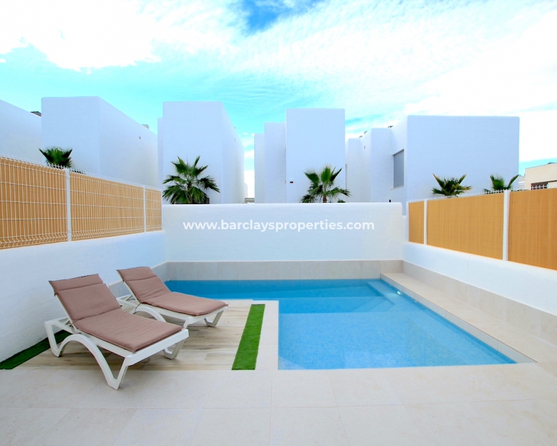 Resale - Freistendhe Villa - Urb. La Marina