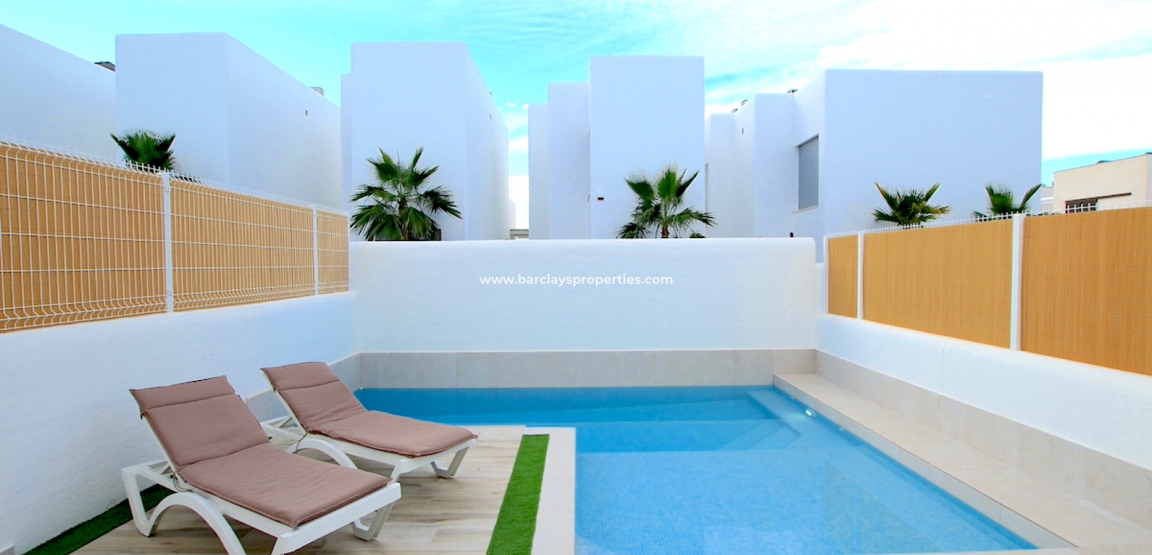 Resale - Freistendhe Villa - Urb. La Marina