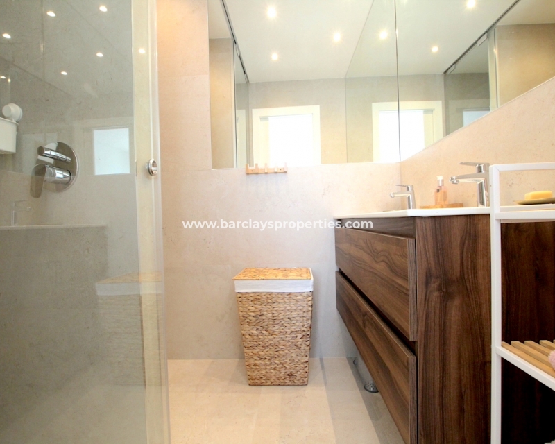 Resale - Freistendhe Villa - Urb. La Marina