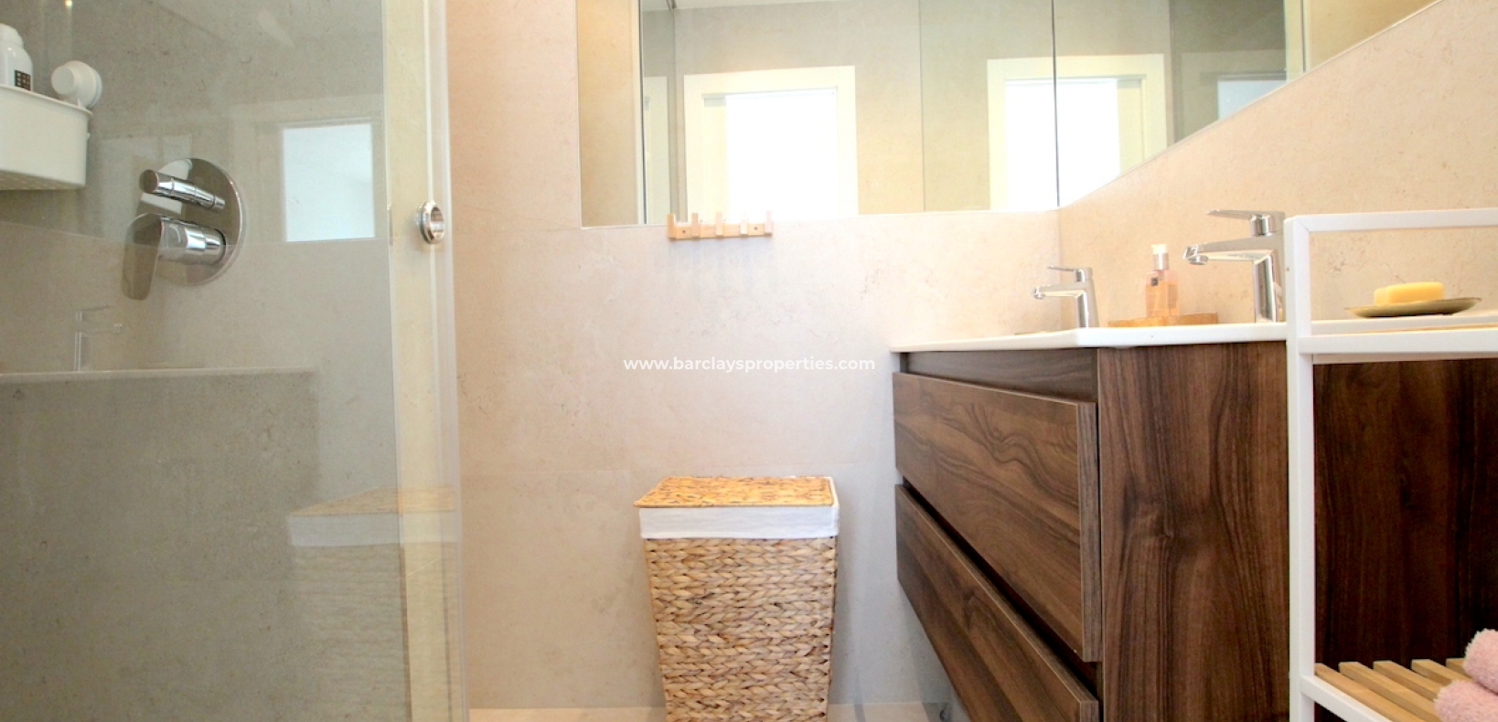 Resale - Freistendhe Villa - Urb. La Marina