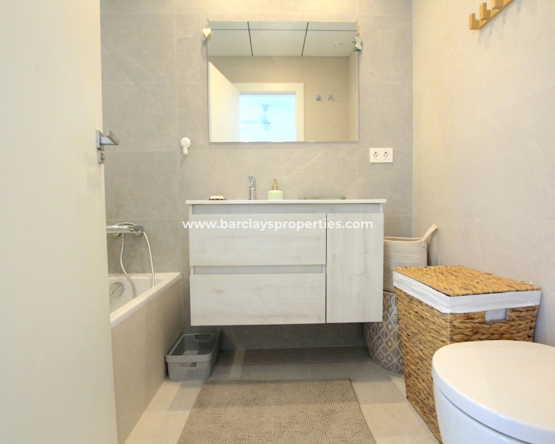 Resale - Freistendhe Villa - Urb. La Marina