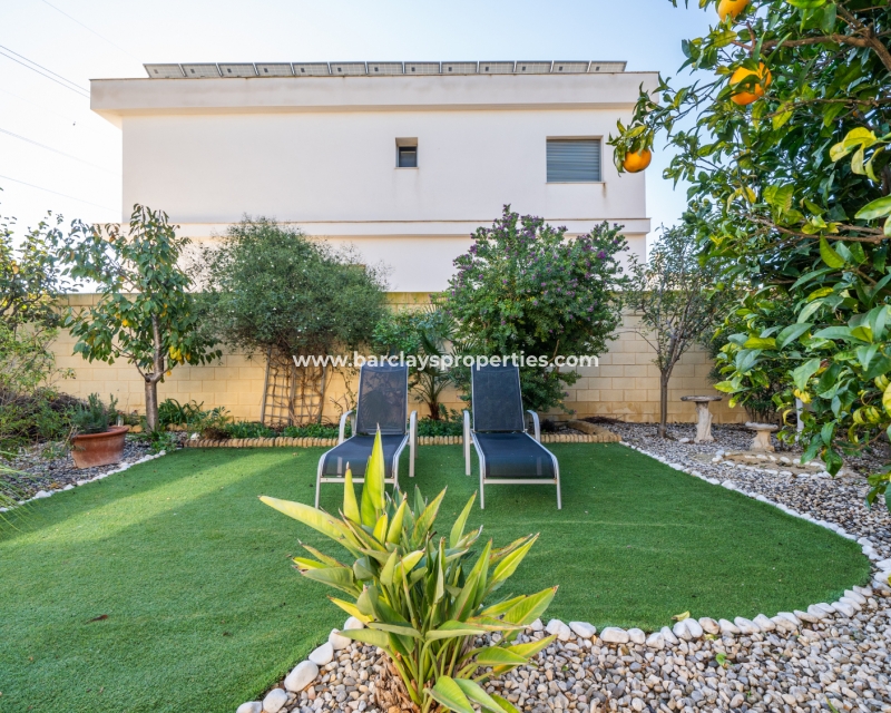 Resale - Freistendhe Villa - Urb. La Marina