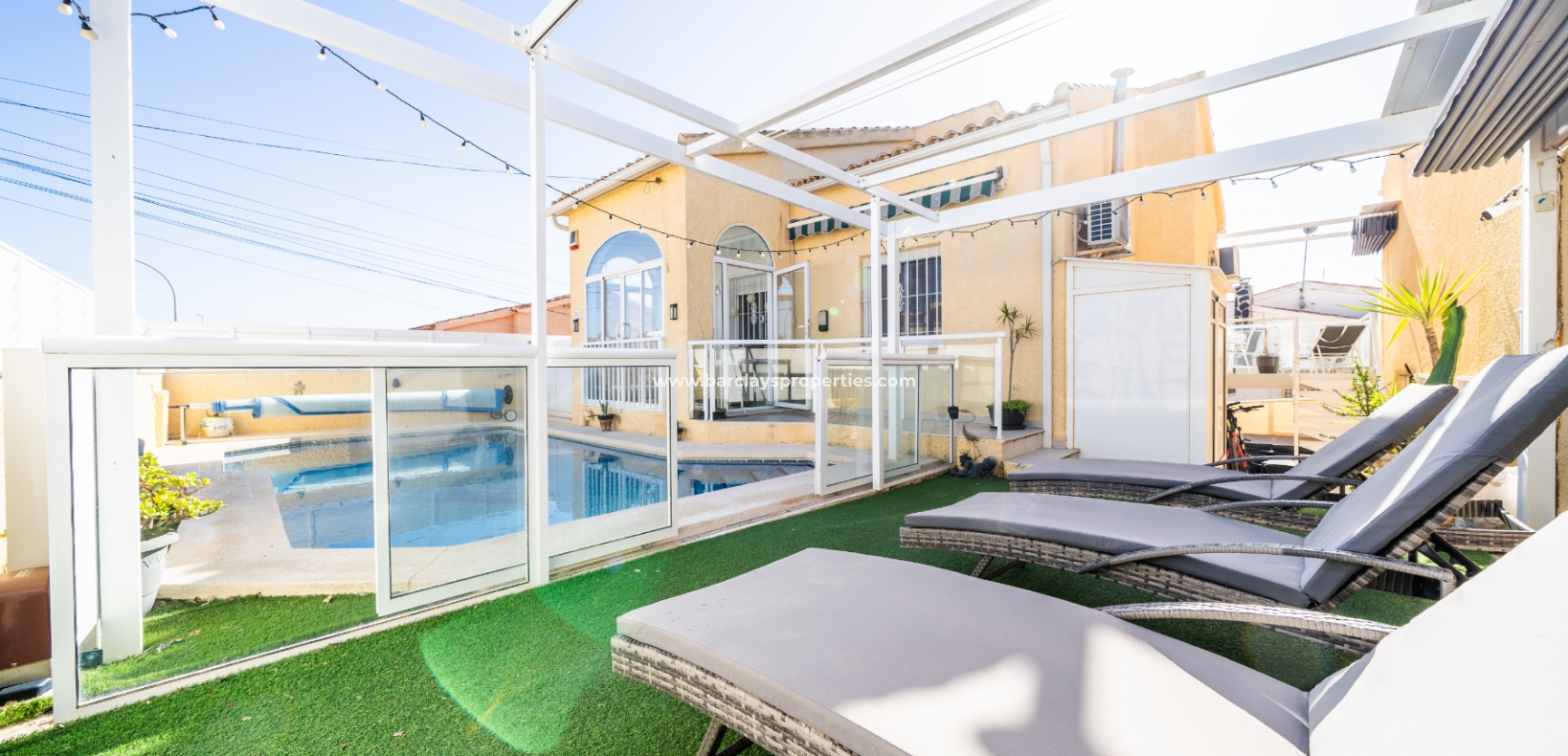 Resale - Freistendhe Villa - Urb. La Marina