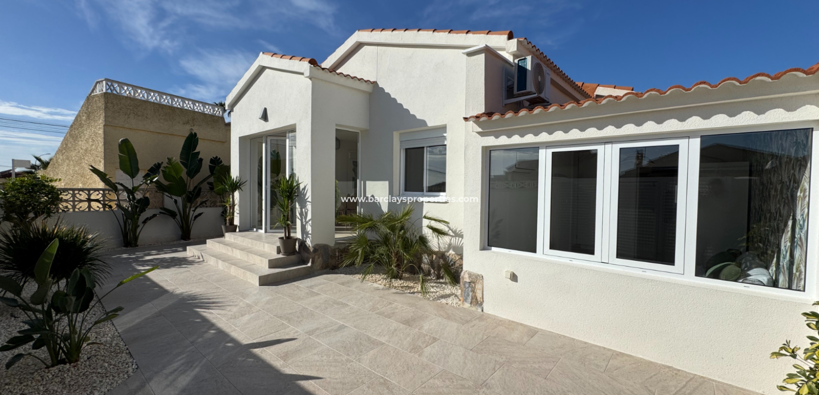 Resale - Freistendhe Villa - Urb. La Marina