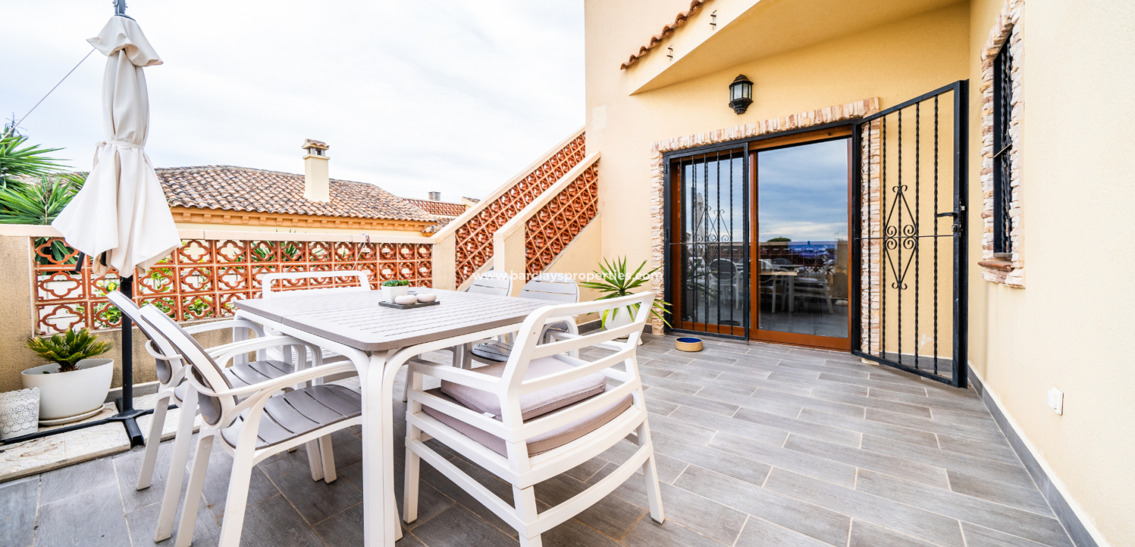 Resale - Freistendhe Villa - Urb. La Marina