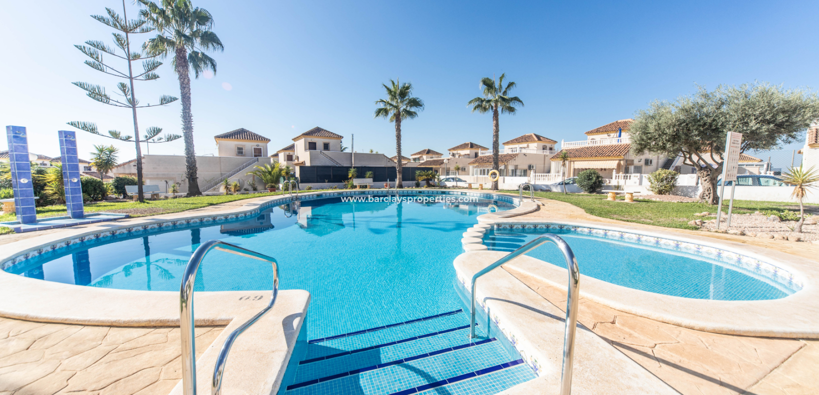 Resale - Freistendhe Villa - Urb. La Marina